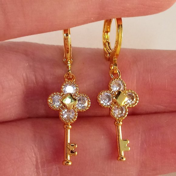 18K Yellow Gold Filled Diamond Zircon Carved Flower Key Dangle Earrings Gift - Picture 2 of 4